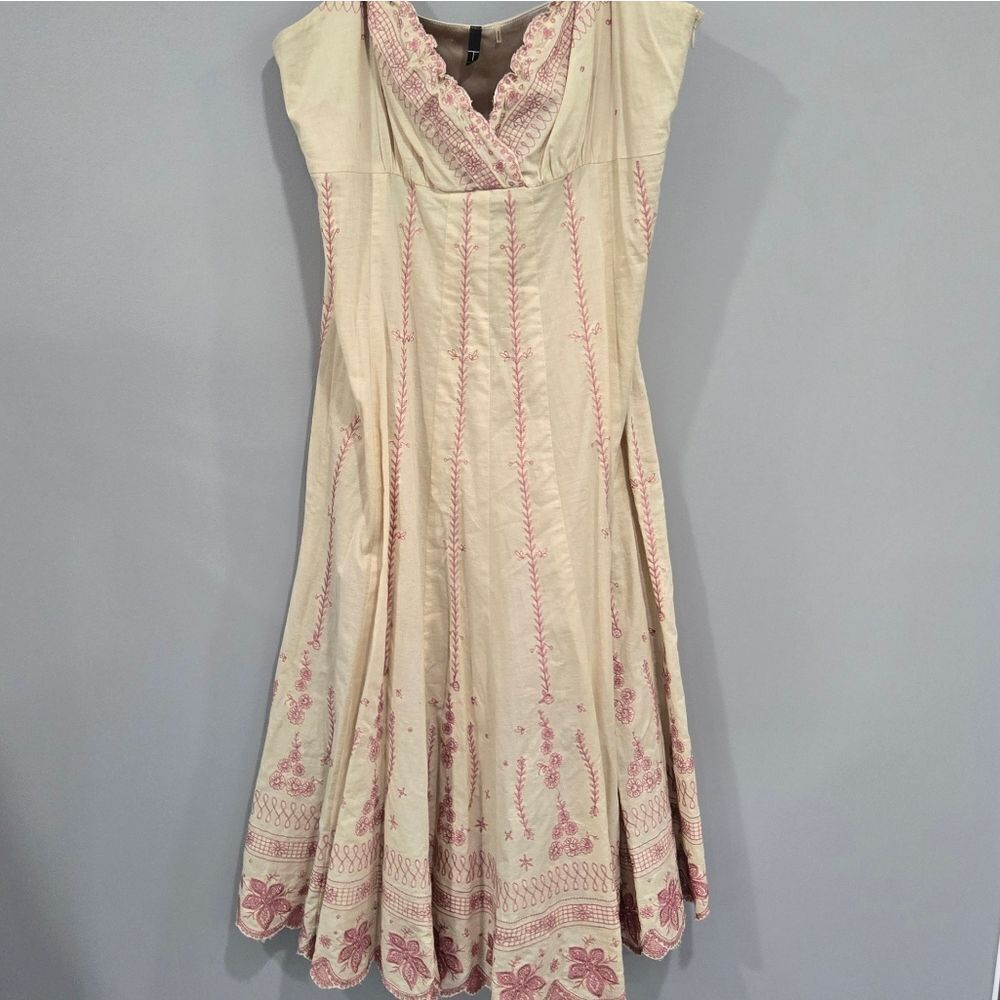 🐢 T Tahari Strawberry dress Size 12 Like New